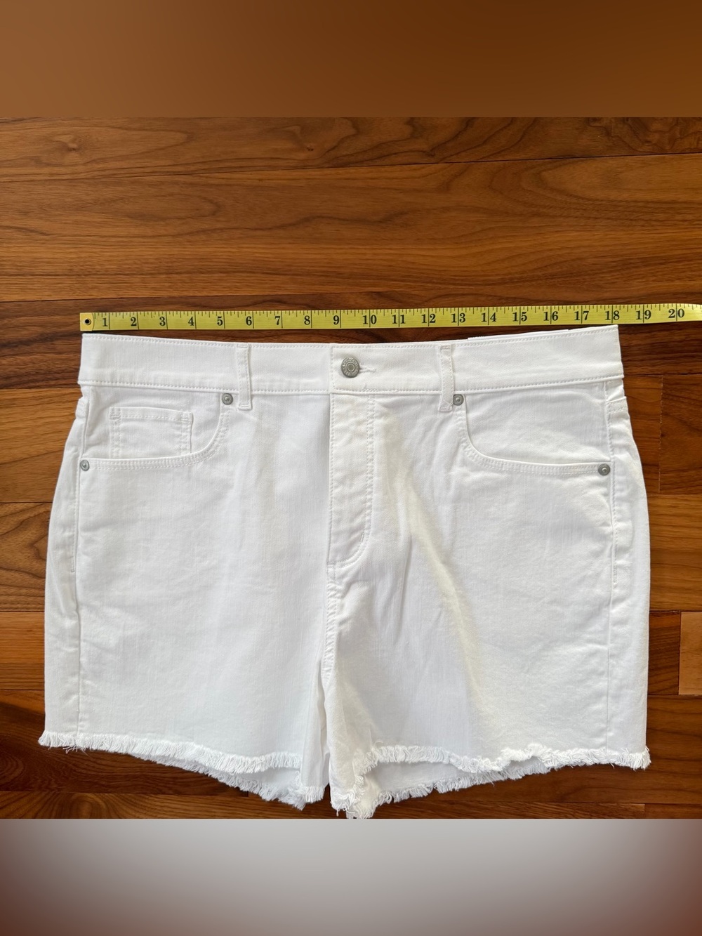 NWT LOFT White Denim The Cut Off High Rise Short Size 14 / 32